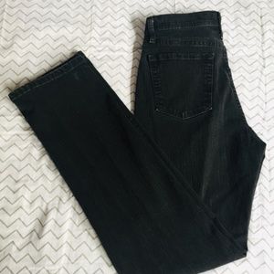BLACK LEE CLASSIC FIT AT THE WAIST, SIZE 6 MEDIUM